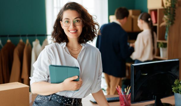 Una mujer emprendedora en su negocio