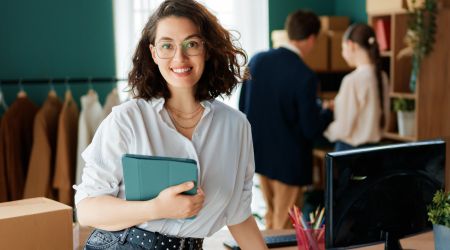Una mujer emprendedora en su negocio